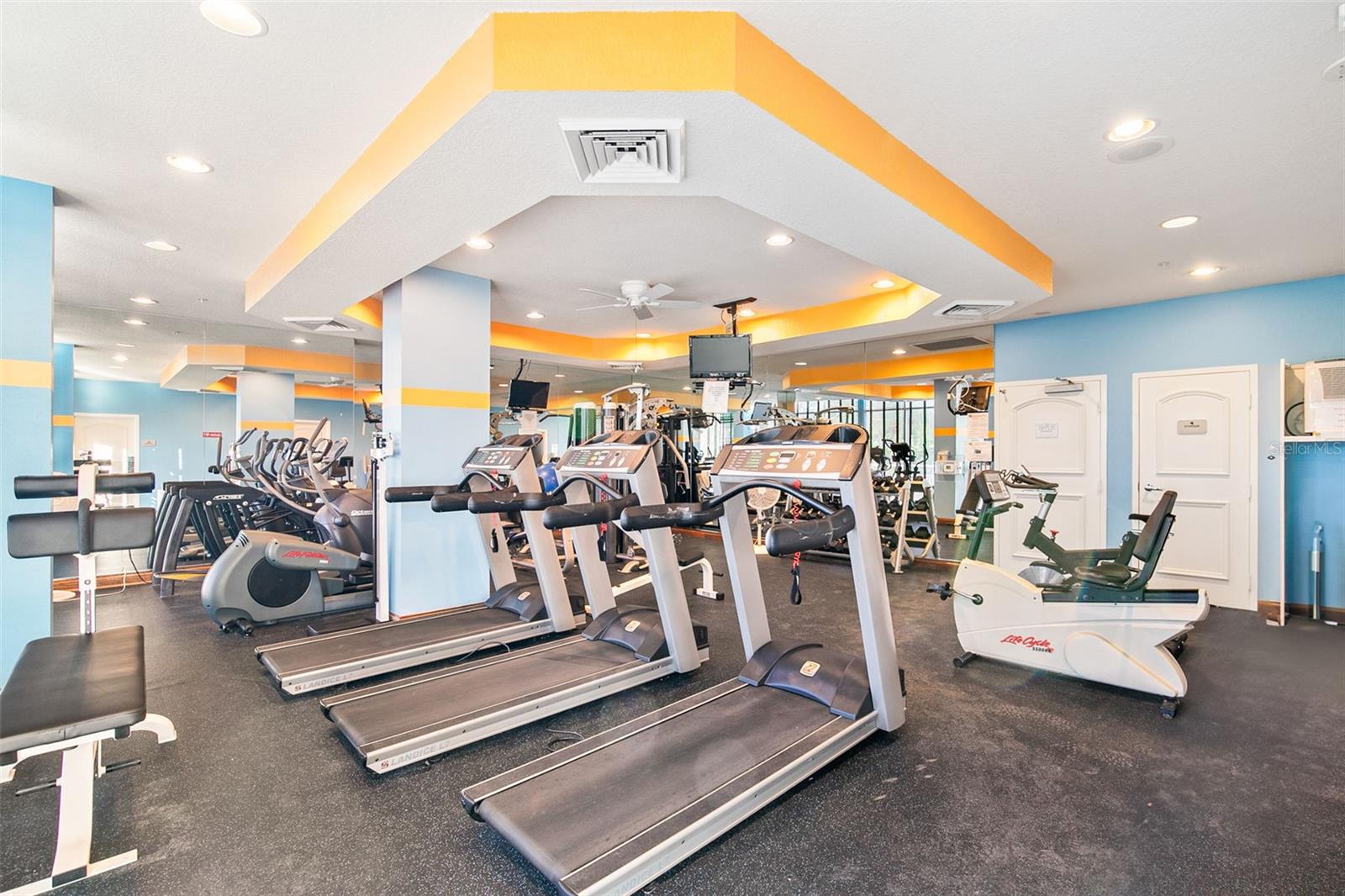 Image 29 of 37 For 1800 Benjamin Franklin Drive B1007