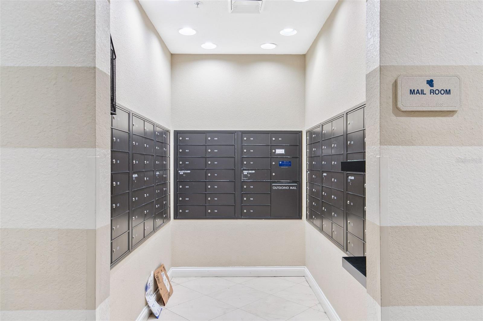 Image 31 of 37 For 1800 Benjamin Franklin Drive B1007