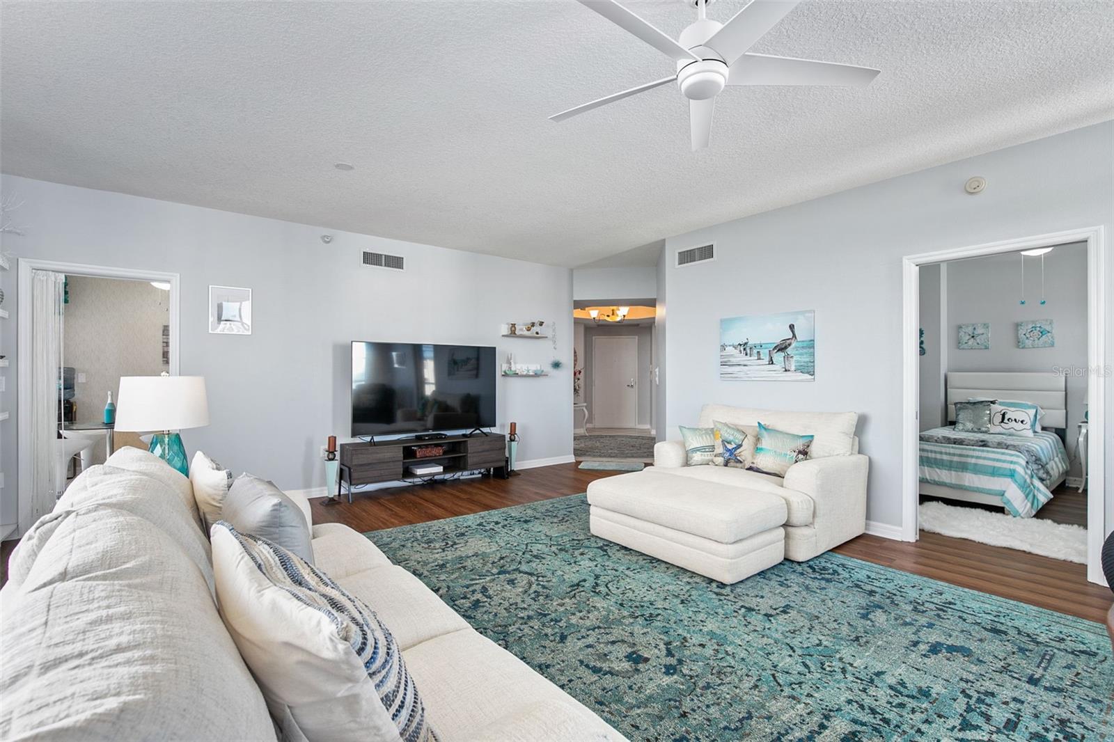 Image 6 of 37 For 1800 Benjamin Franklin Drive B1007