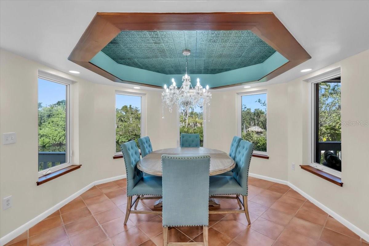 Image 13 of 90 For 1015 Bayshore Drive