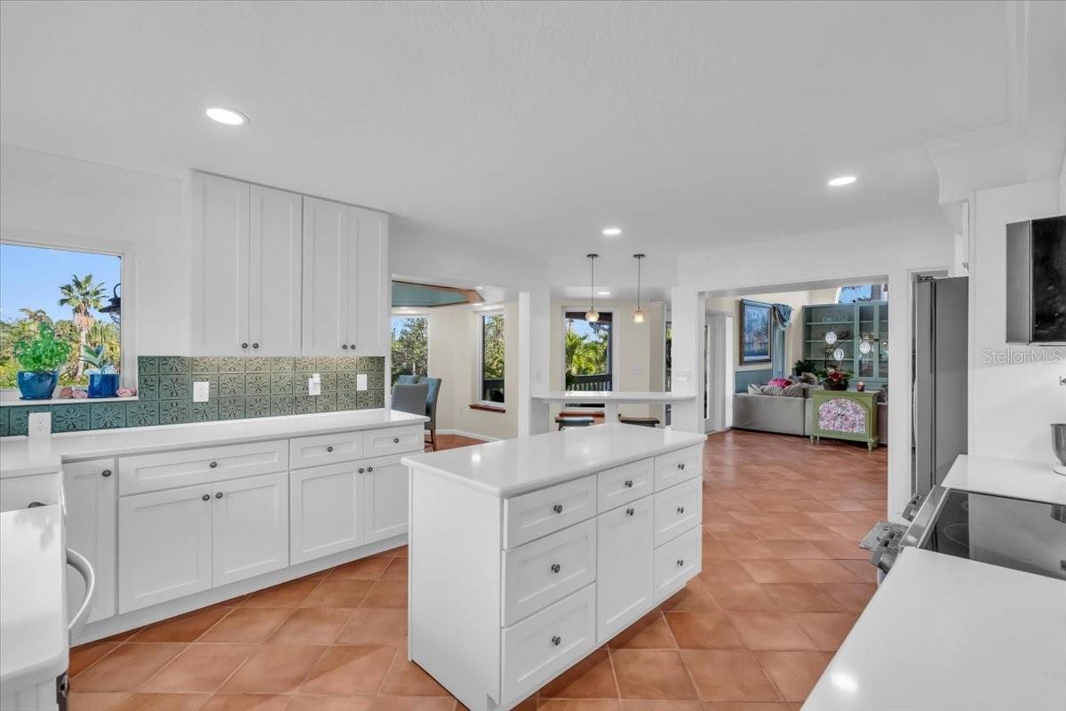 Image 15 of 90 For 1015 Bayshore Drive