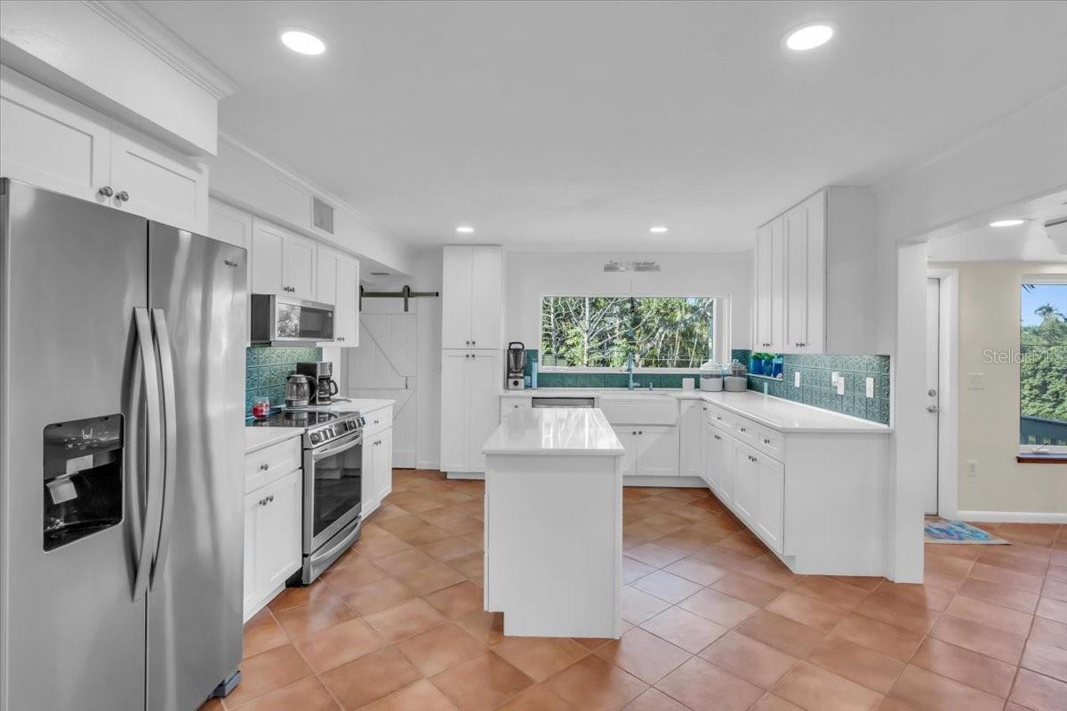 Image 16 of 90 For 1015 Bayshore Drive