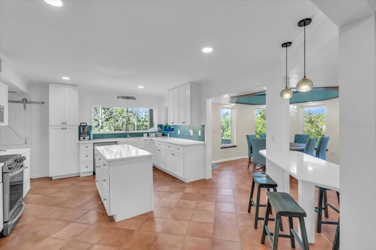 Image 17 of 90 For 1015 Bayshore Drive