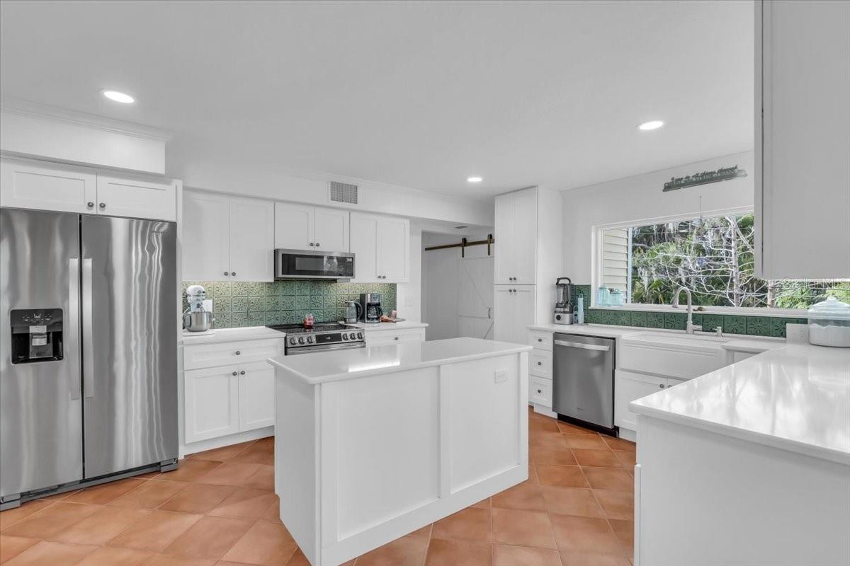 Image 19 of 90 For 1015 Bayshore Drive