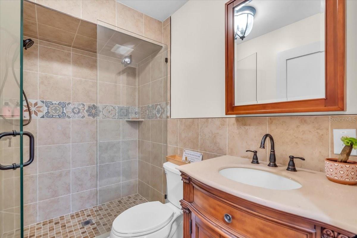 Image 28 of 90 For 1015 Bayshore Drive