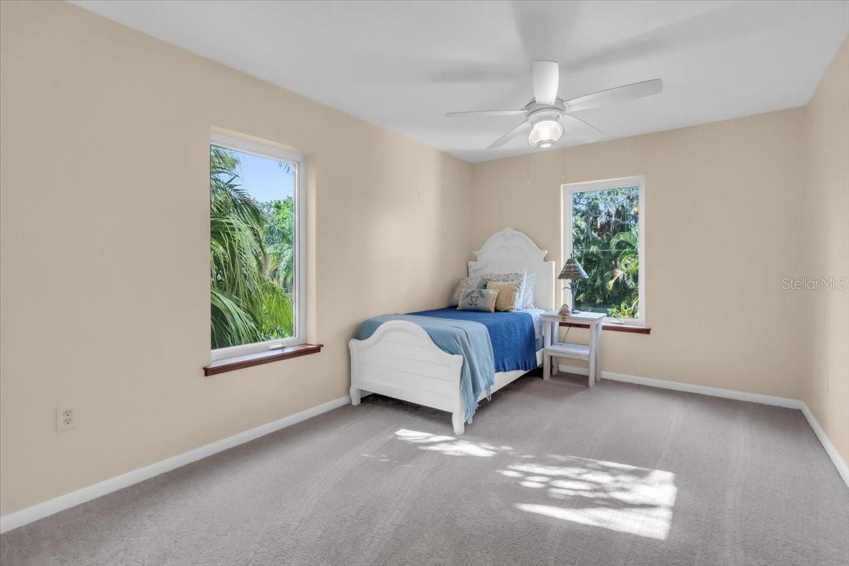 Image 29 of 90 For 1015 Bayshore Drive