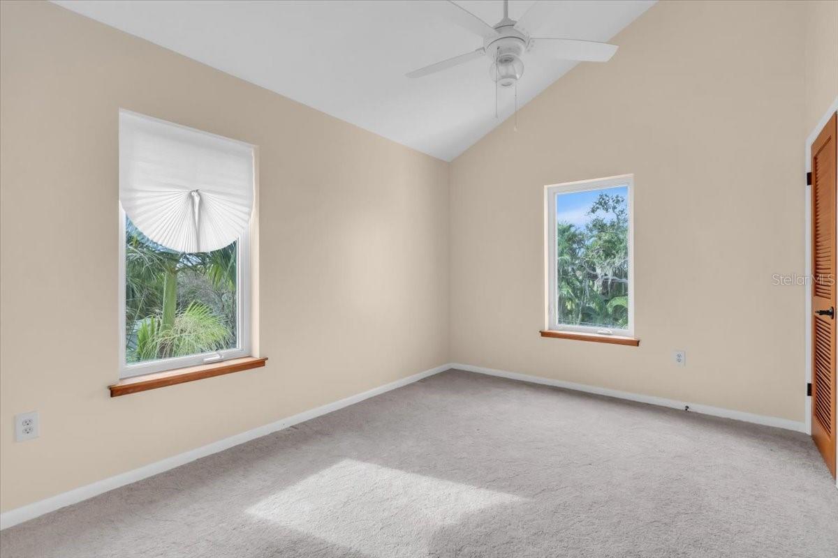 Image 32 of 90 For 1015 Bayshore Drive