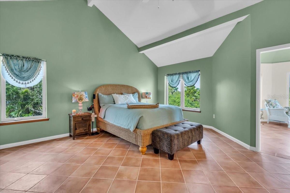 Image 35 of 90 For 1015 Bayshore Drive