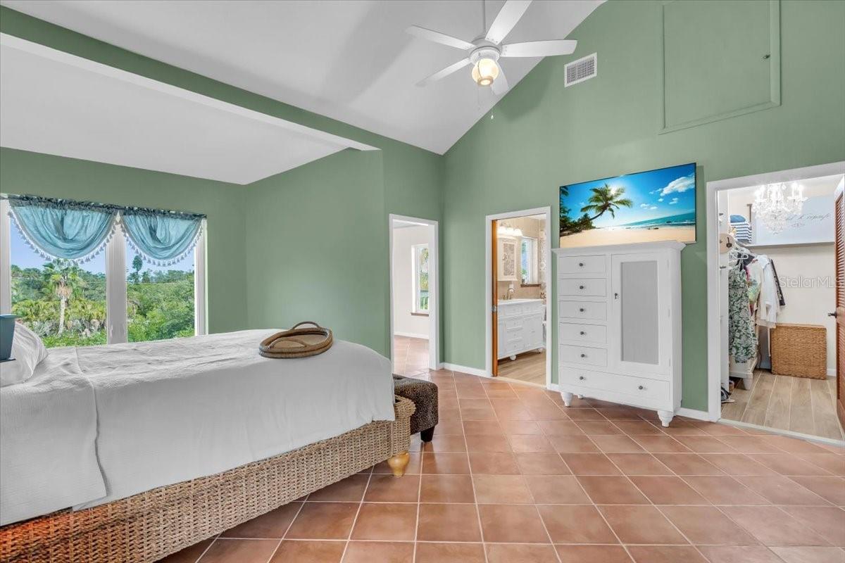 Image 36 of 90 For 1015 Bayshore Drive