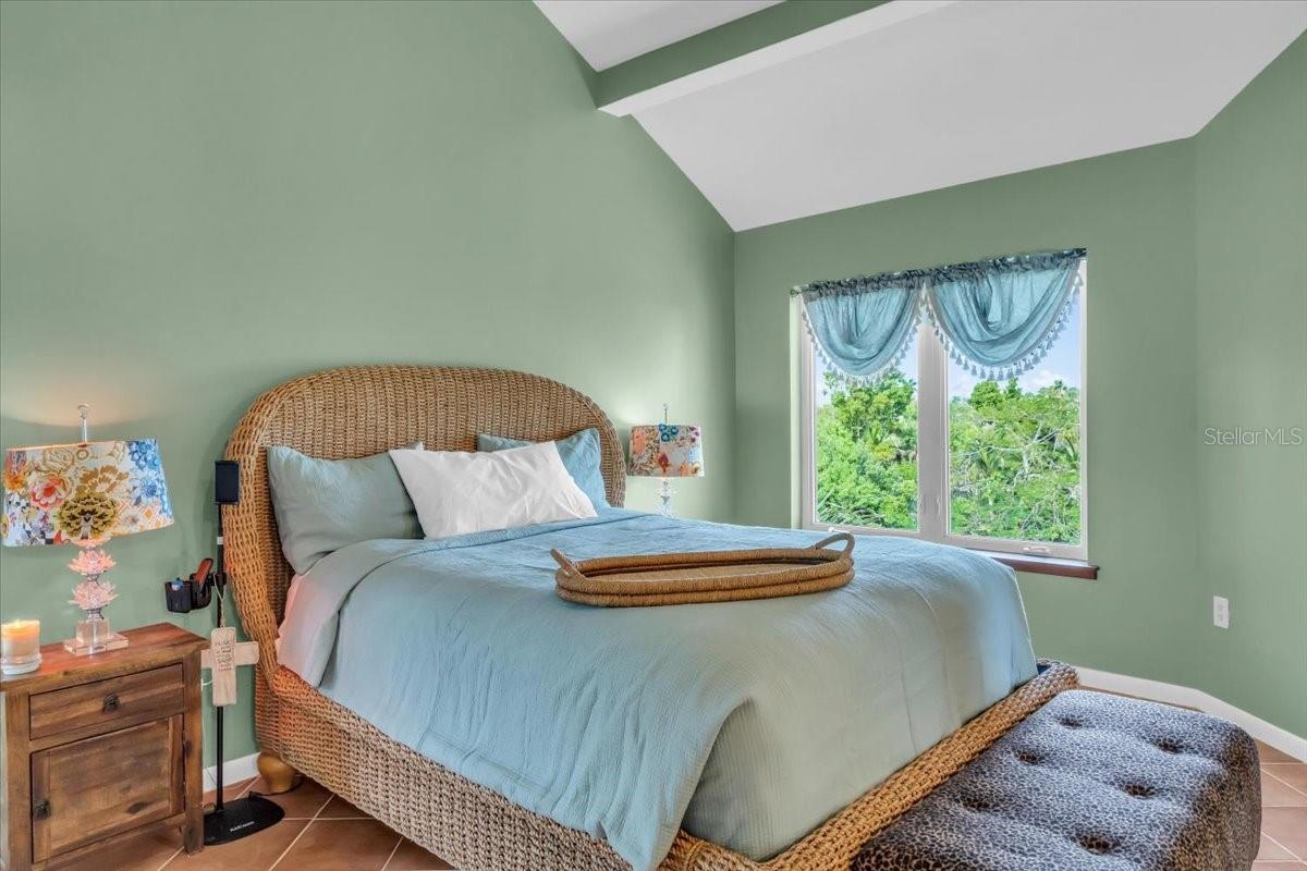 Image 37 of 90 For 1015 Bayshore Drive