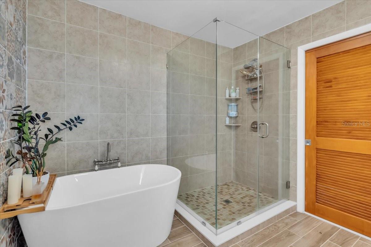 Image 44 of 90 For 1015 Bayshore Drive