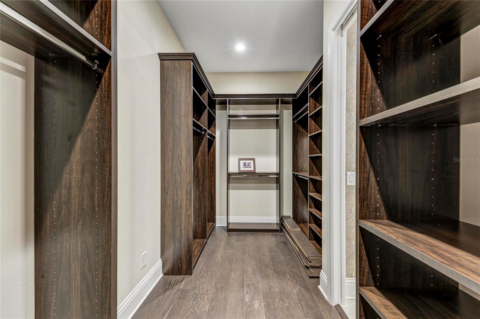 Image 32 of 77 For 6221 Isla Del Ray Avenue