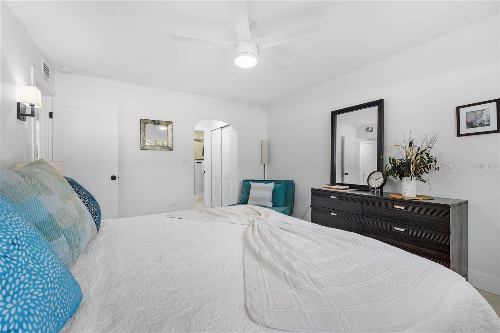 Image 28 of 54 For 137 Avenida Messina 2