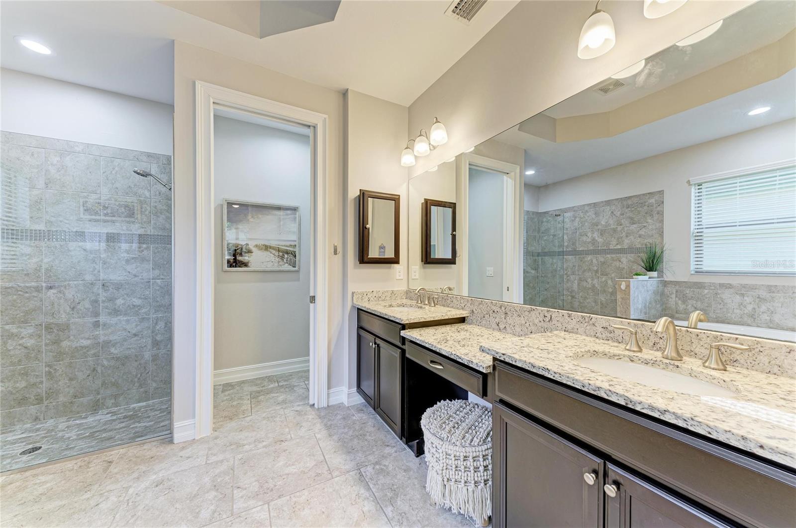 Image 35 of 77 For 131 Maraviya Boulevard