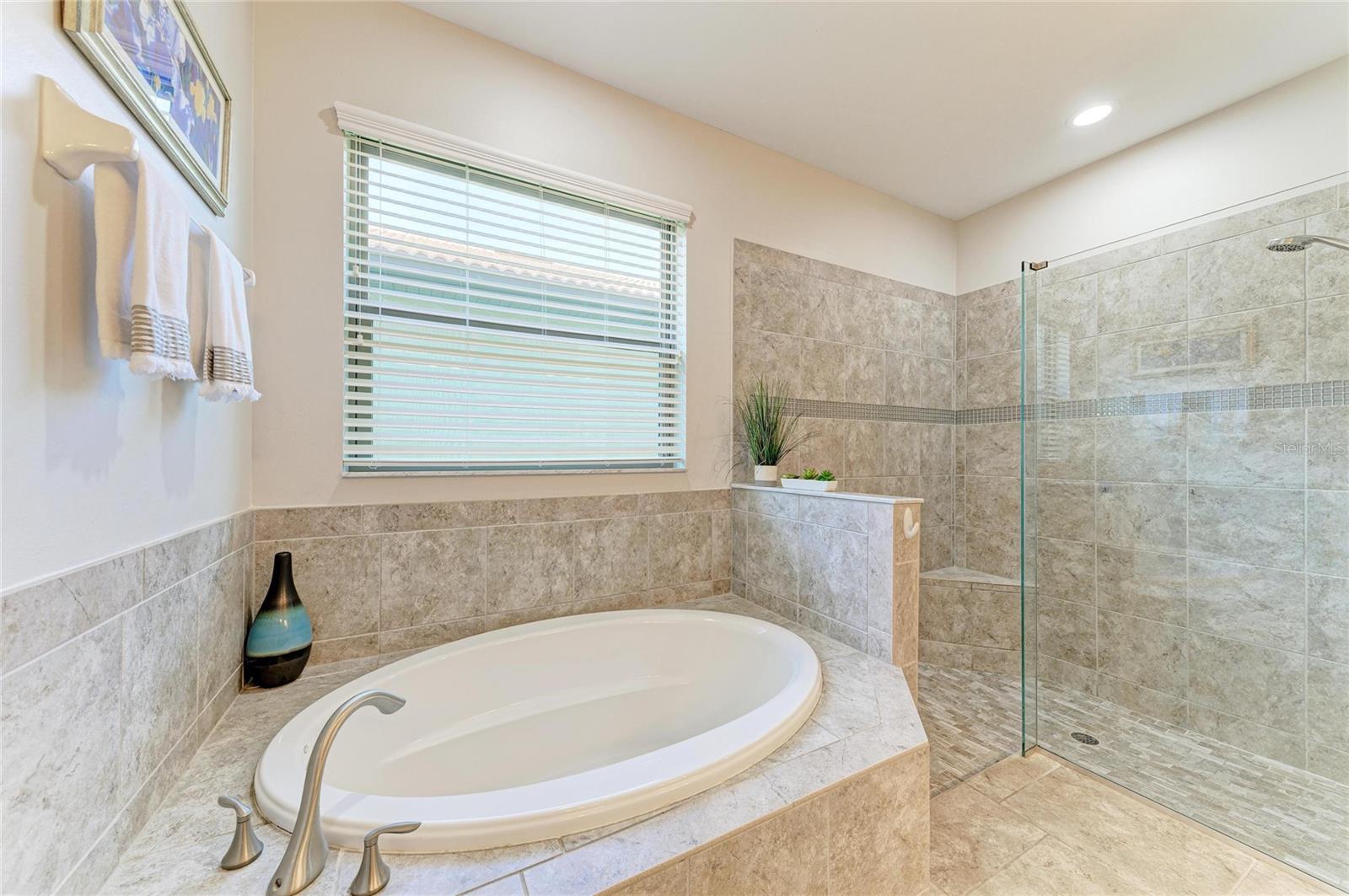 Image 36 of 77 For 131 Maraviya Boulevard