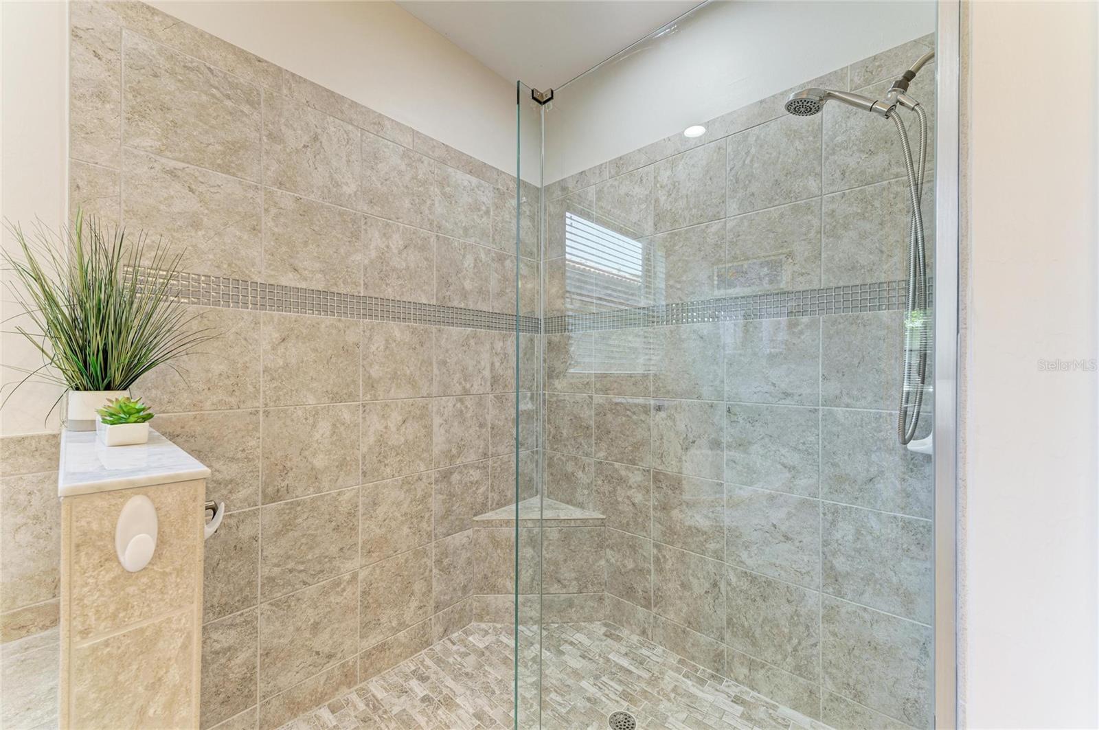 Image 37 of 77 For 131 Maraviya Boulevard