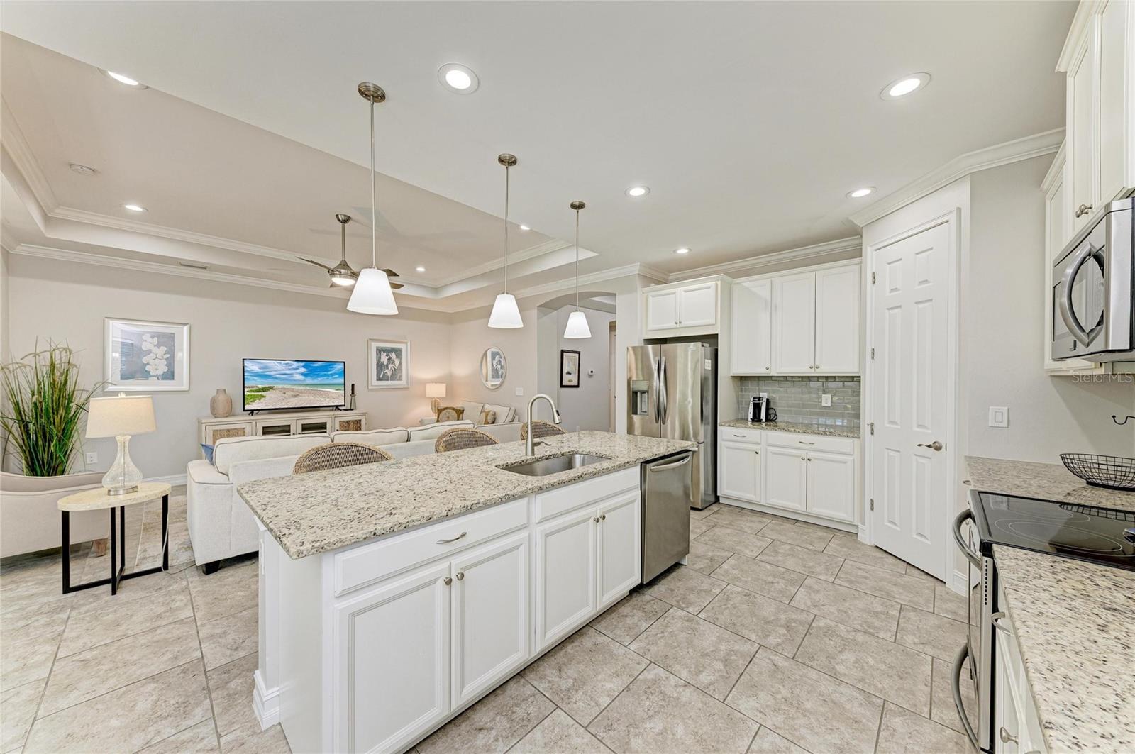 Image 4 of 77 For 131 Maraviya Boulevard