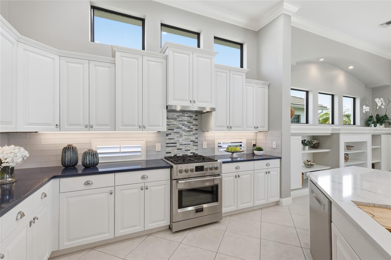 Image 14 of 56 For 7060 Whitemarsh Circle