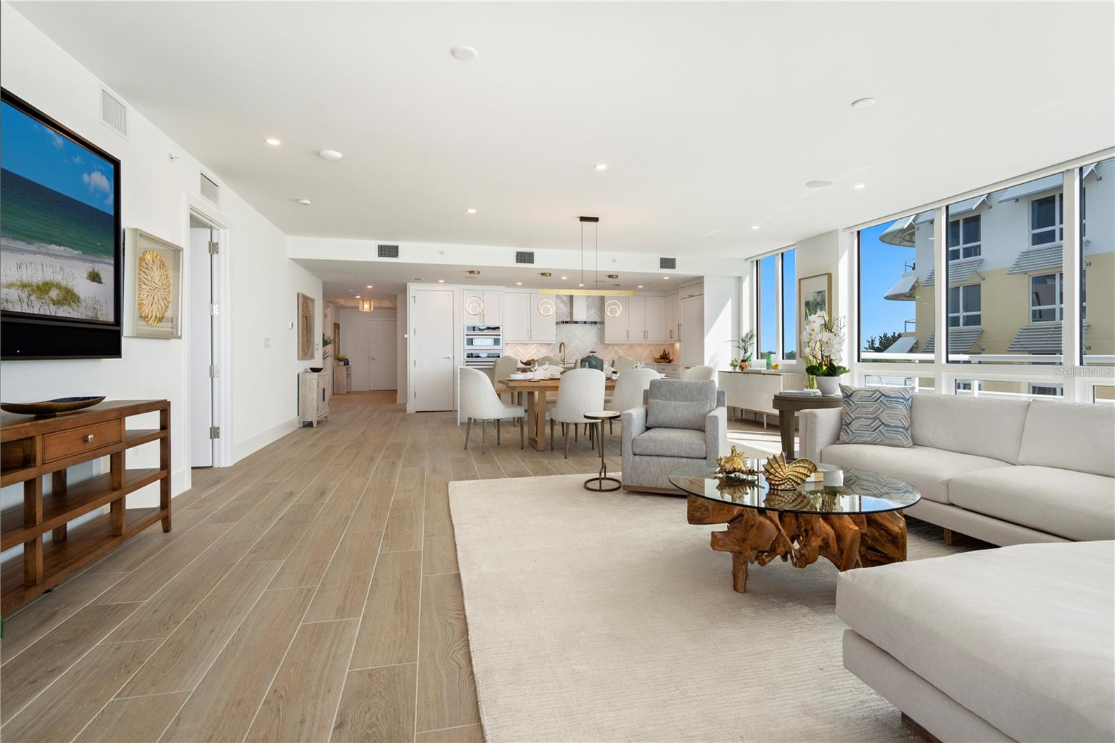 Image 17 of 47 For 1035 Seaside Drive 501