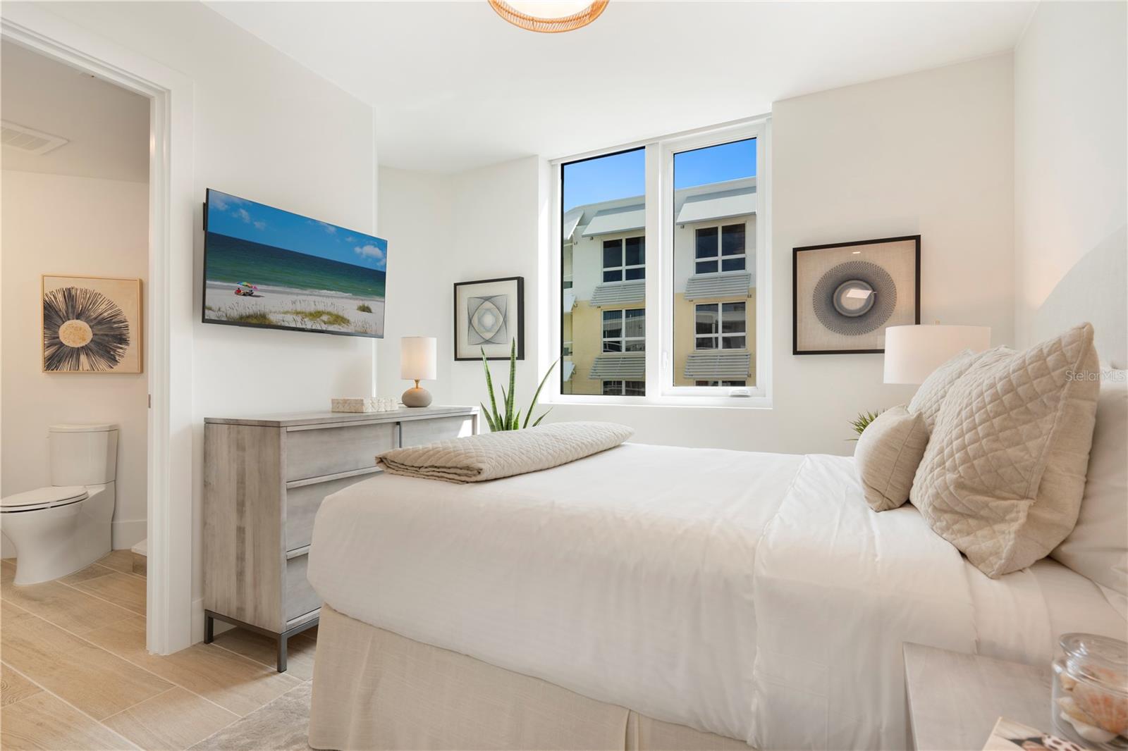 Image 24 of 47 For 1035 Seaside Drive 501