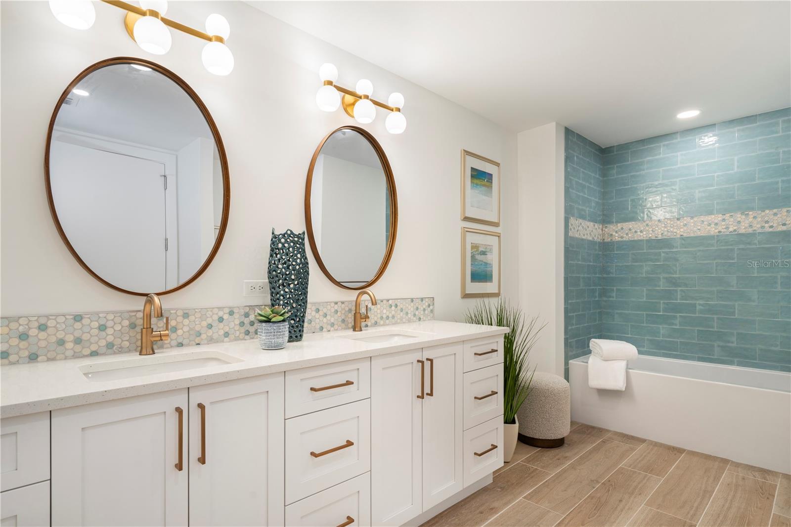 Image 27 of 47 For 1035 Seaside Drive 501