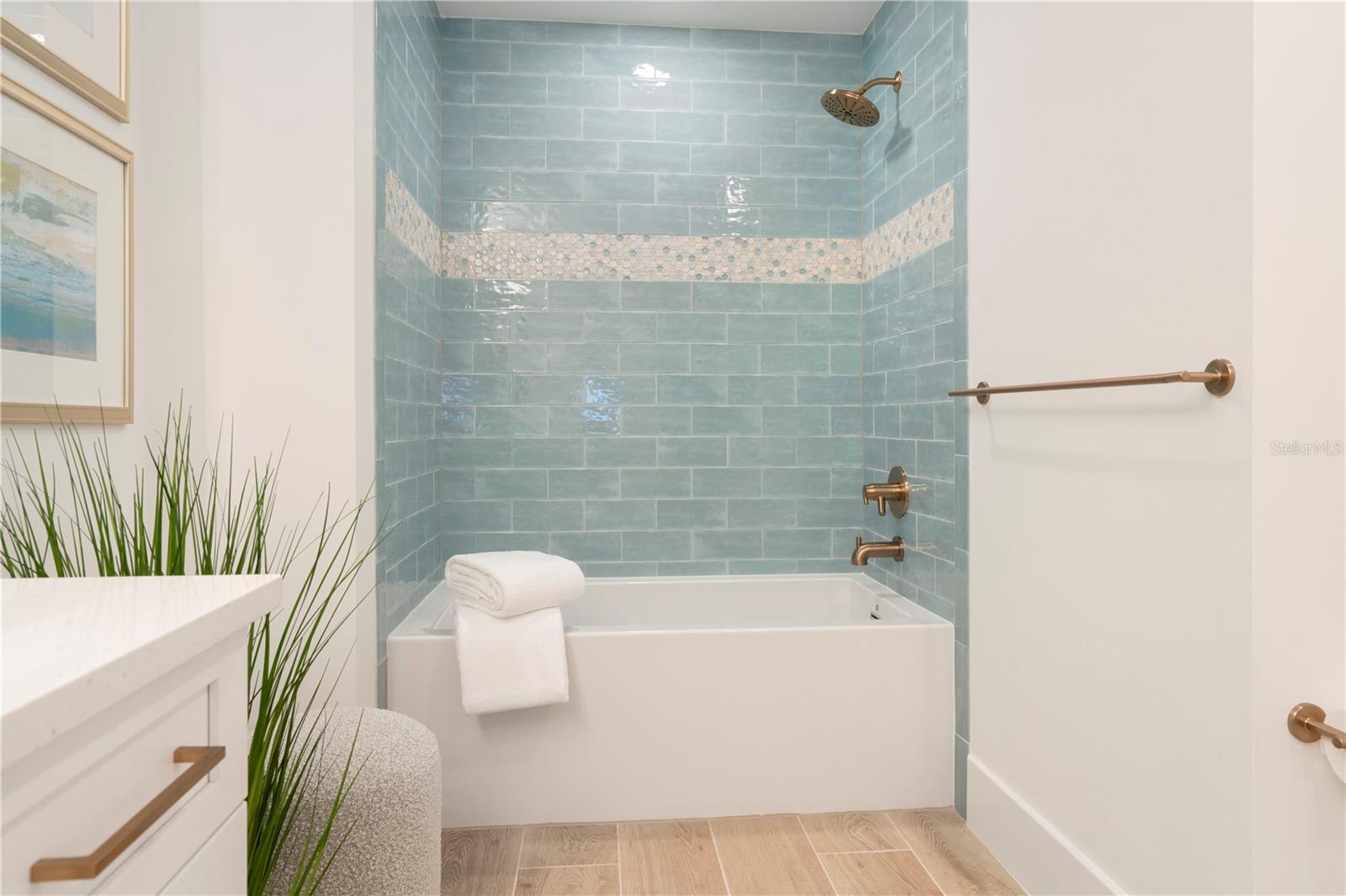 Image 28 of 47 For 1035 Seaside Drive 501