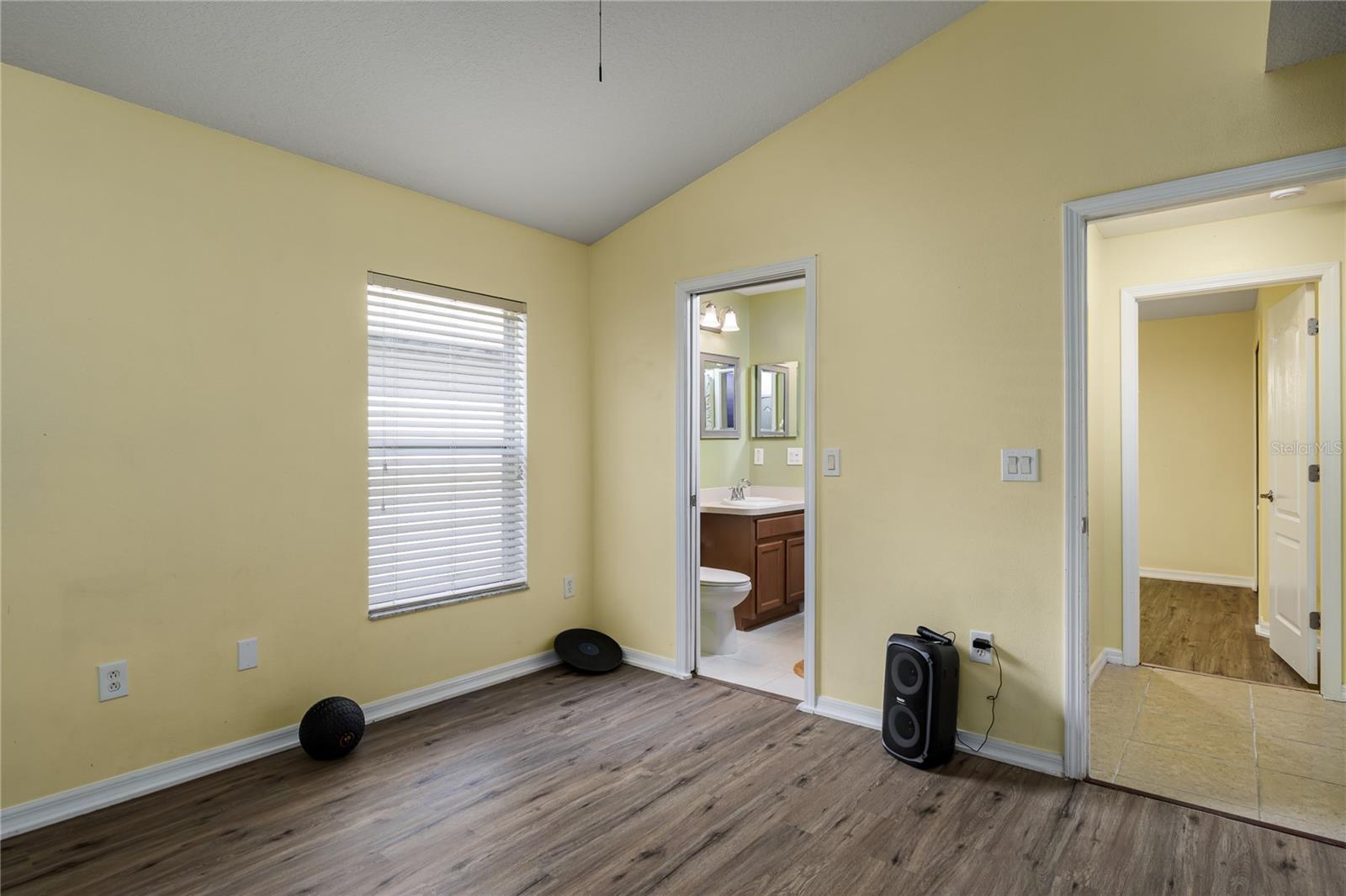 Listing photo id 31 for 2252 Colville Chase Drive