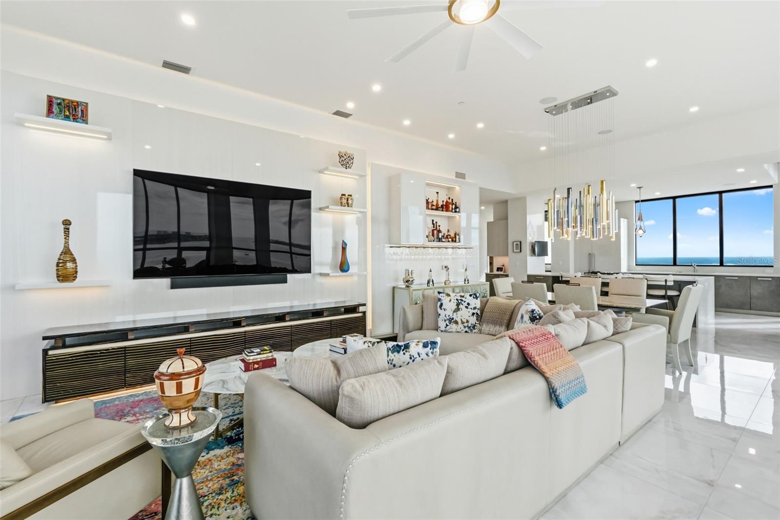 Image 14 of 70 For 33 Palm Avenue 1701