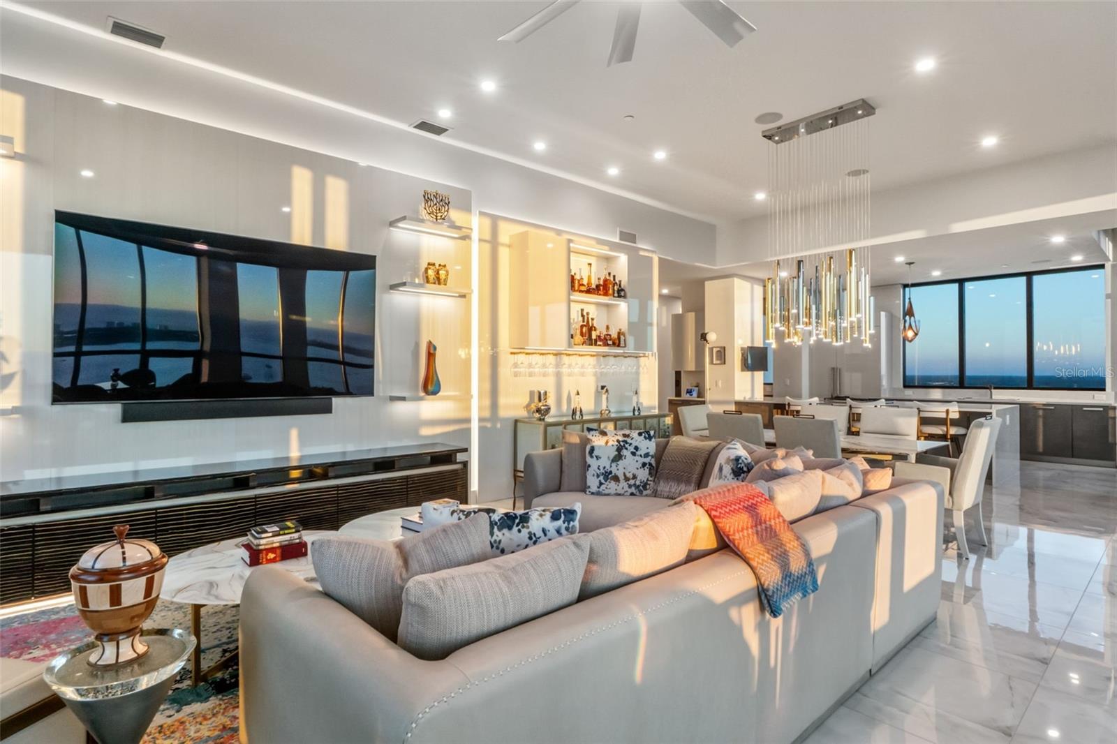 Image 15 of 70 For 33 Palm Avenue 1701