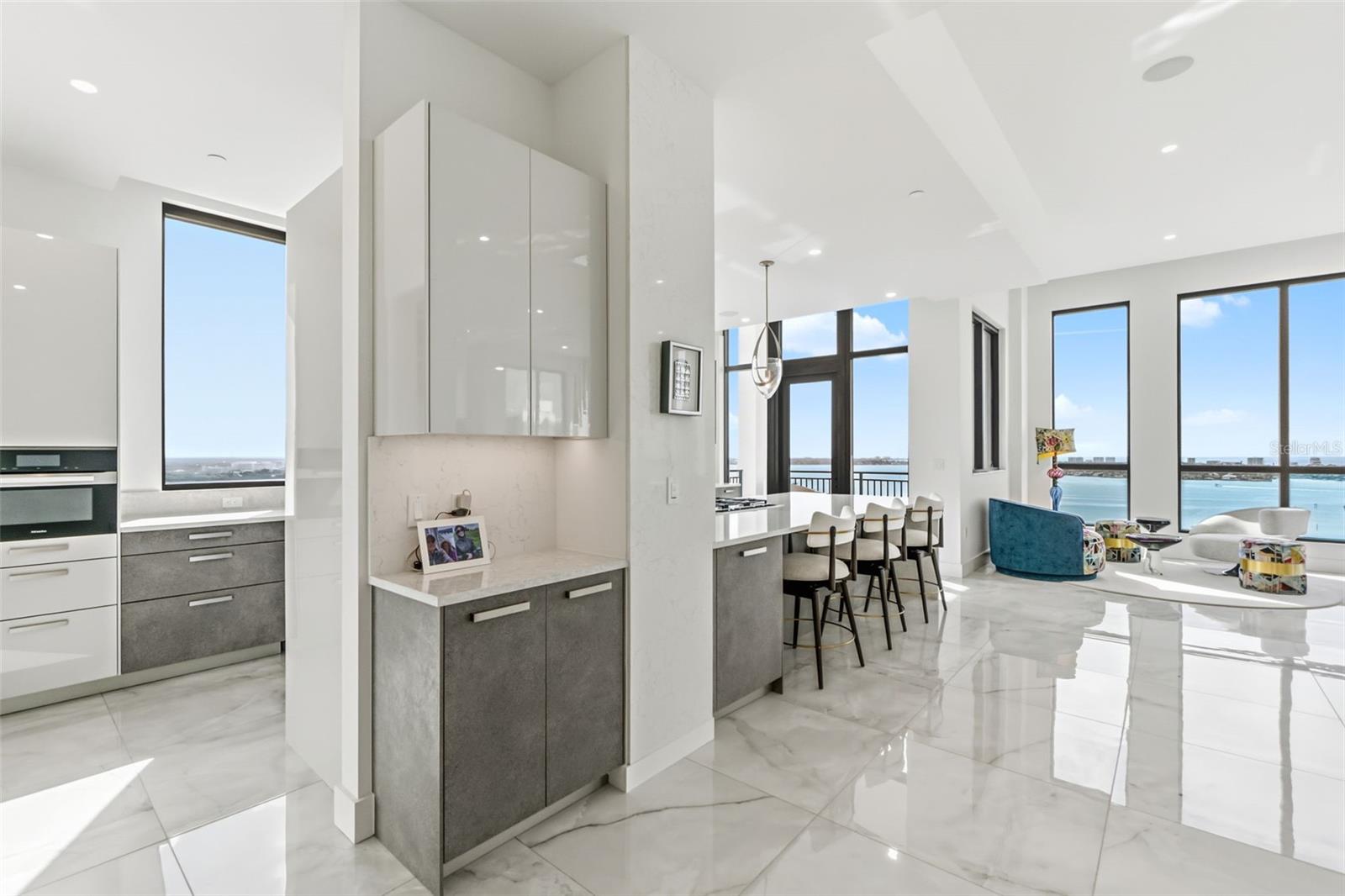 Image 21 of 70 For 33 Palm Avenue 1701