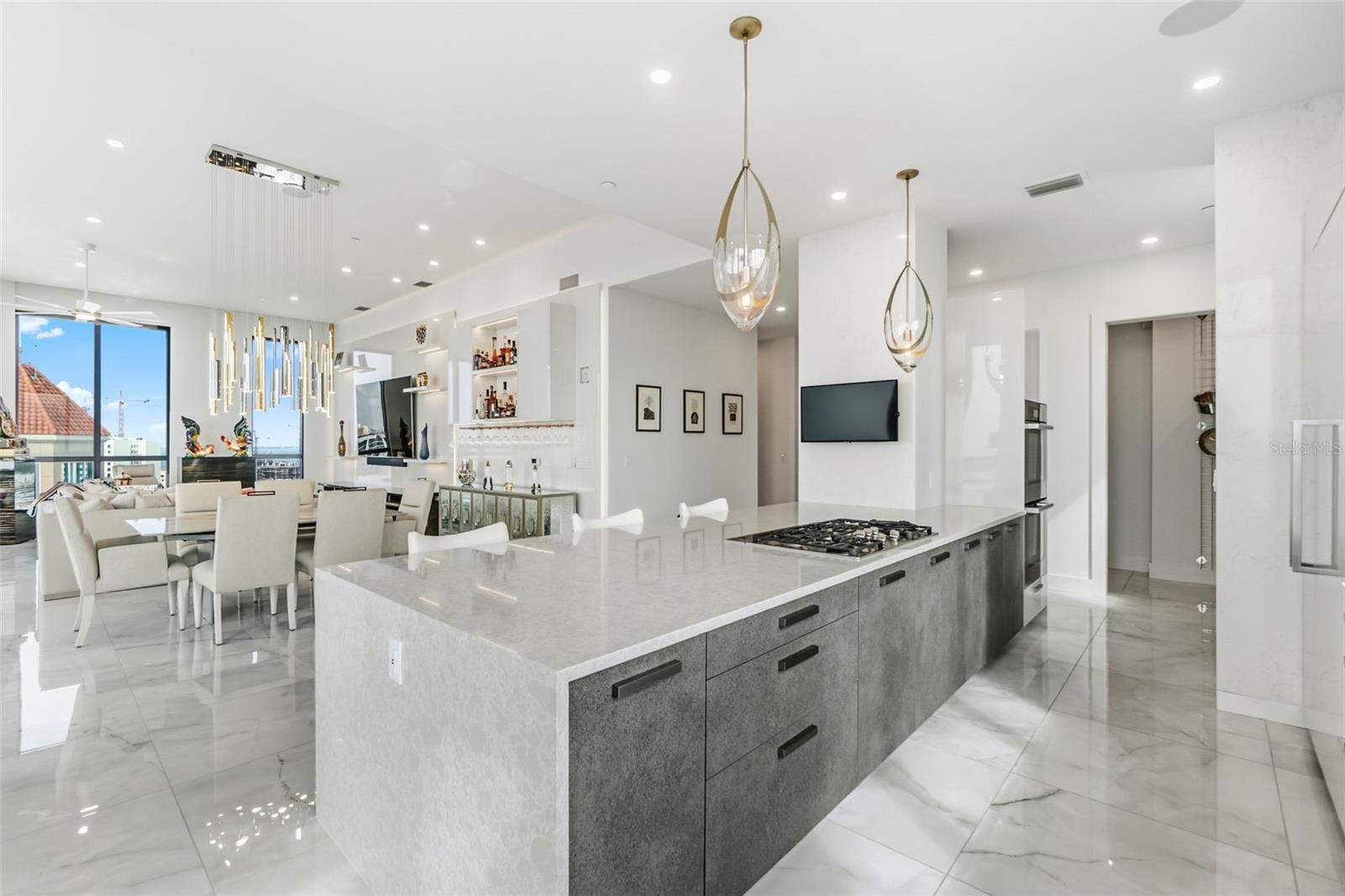 Image 24 of 70 For 33 Palm Avenue 1701