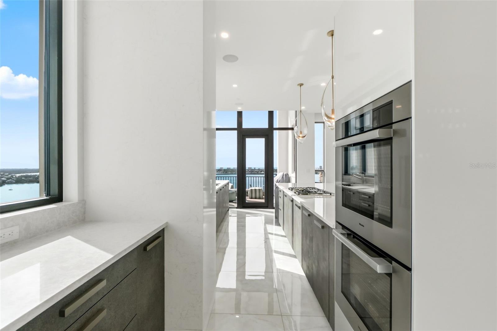 Image 25 of 70 For 33 Palm Avenue 1701