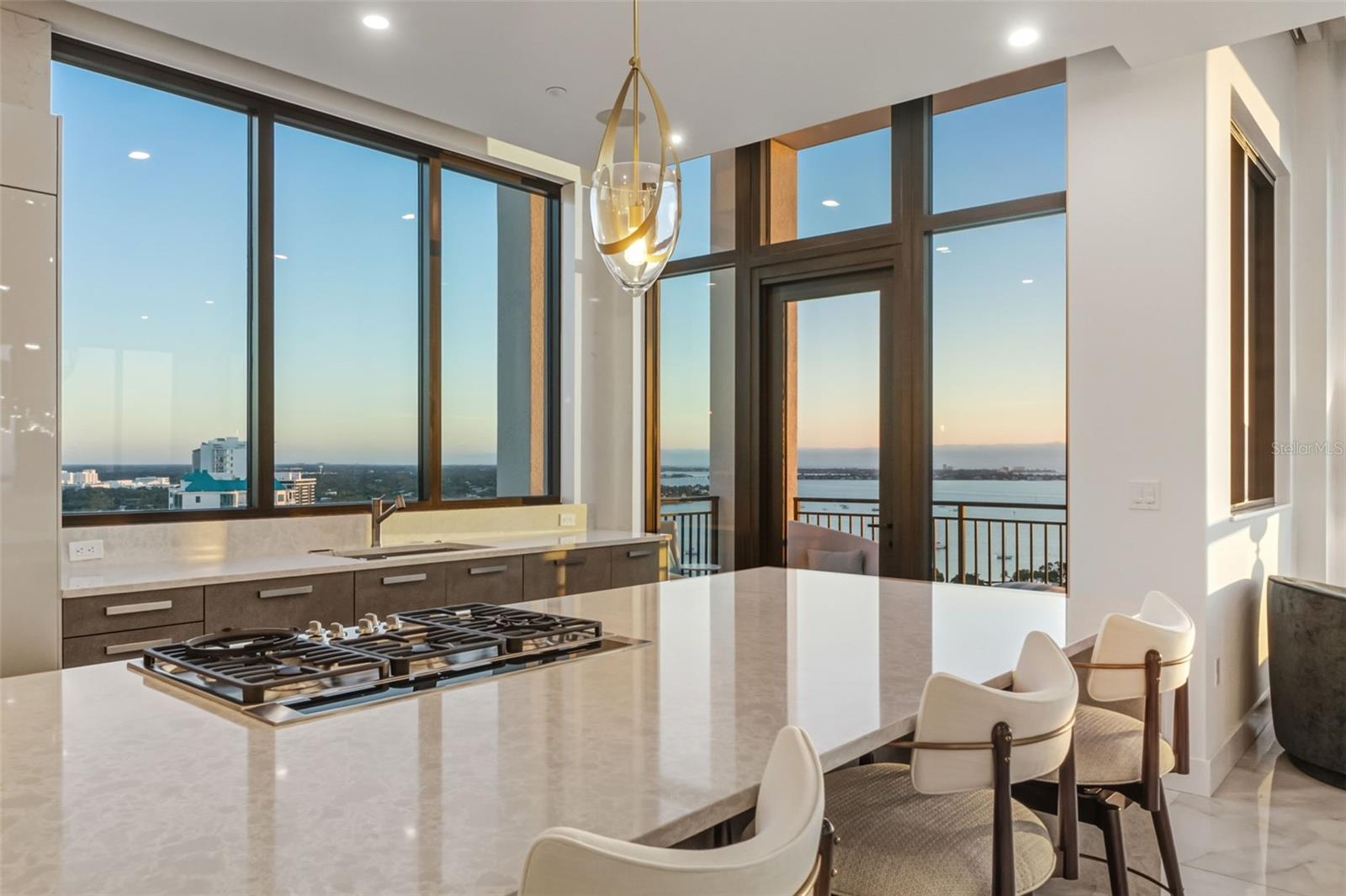 Image 26 of 70 For 33 Palm Avenue 1701