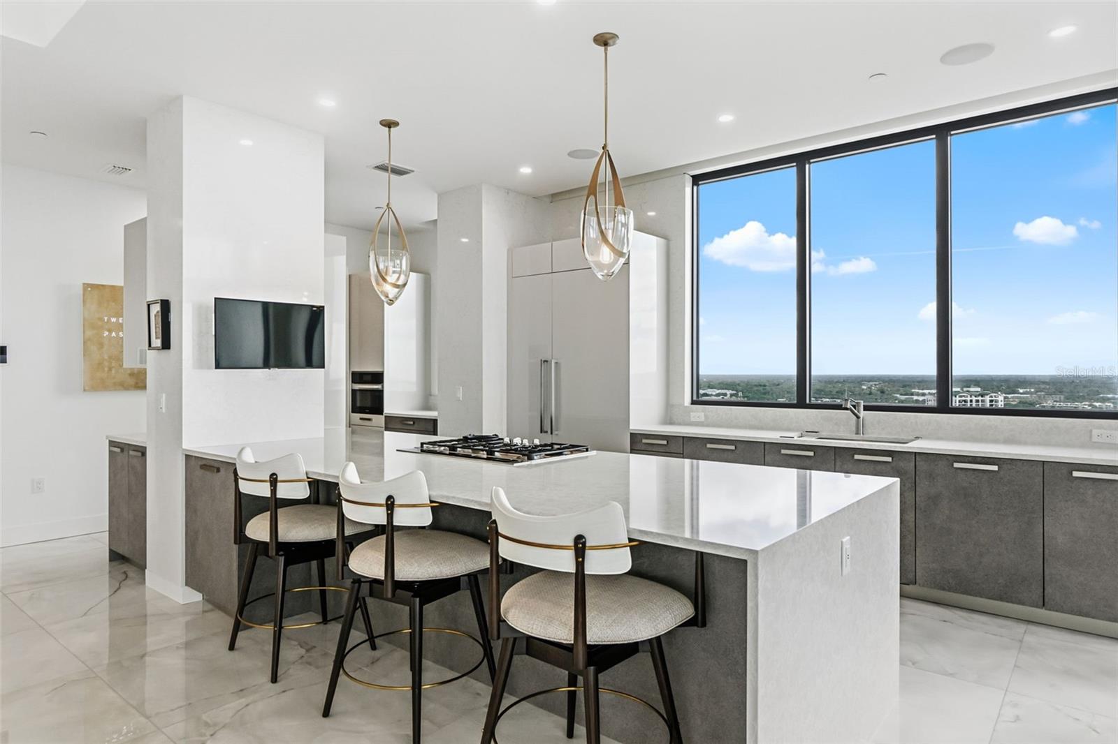 Image 27 of 70 For 33 Palm Avenue 1701