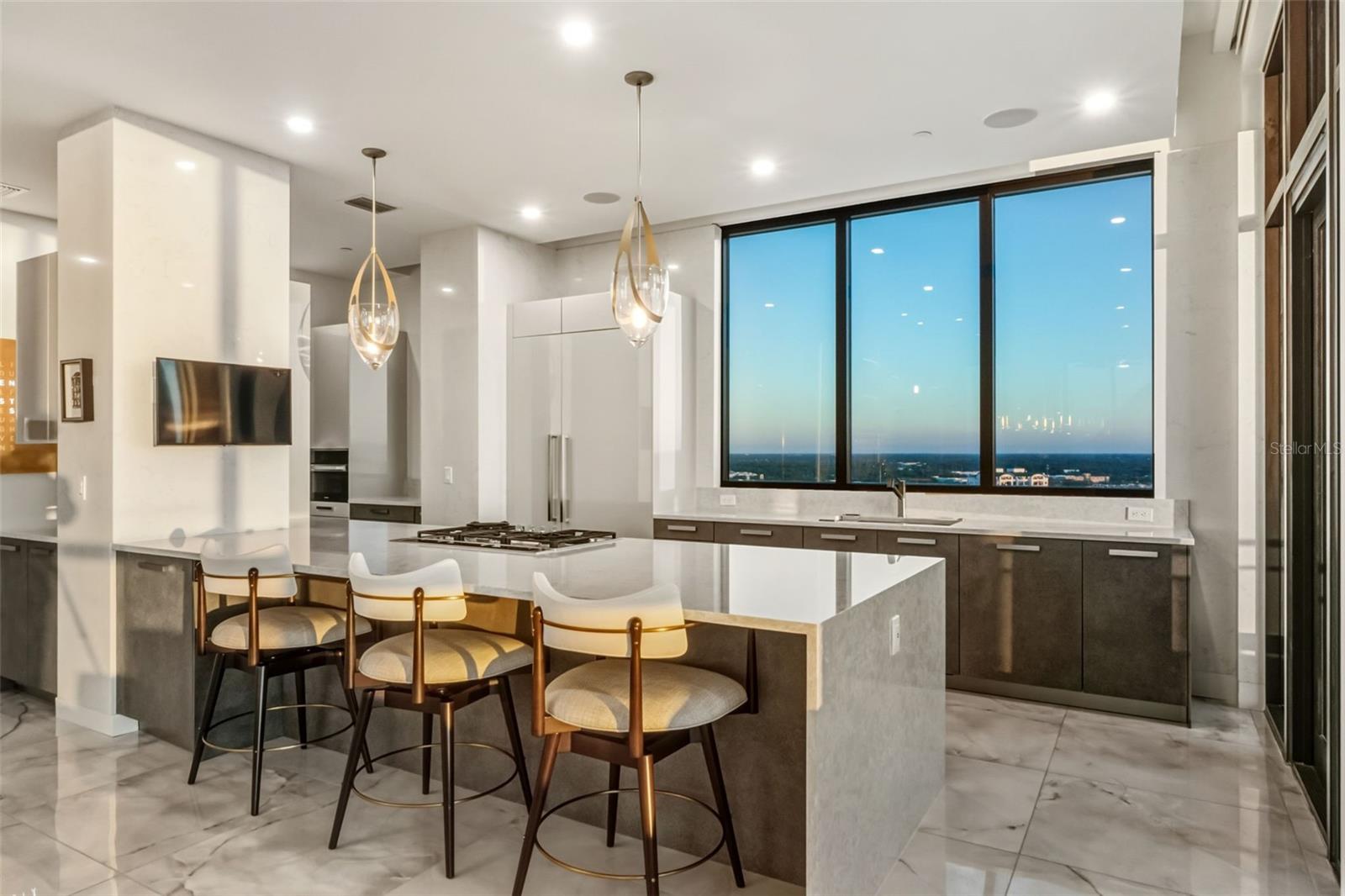 Image 28 of 70 For 33 Palm Avenue 1701