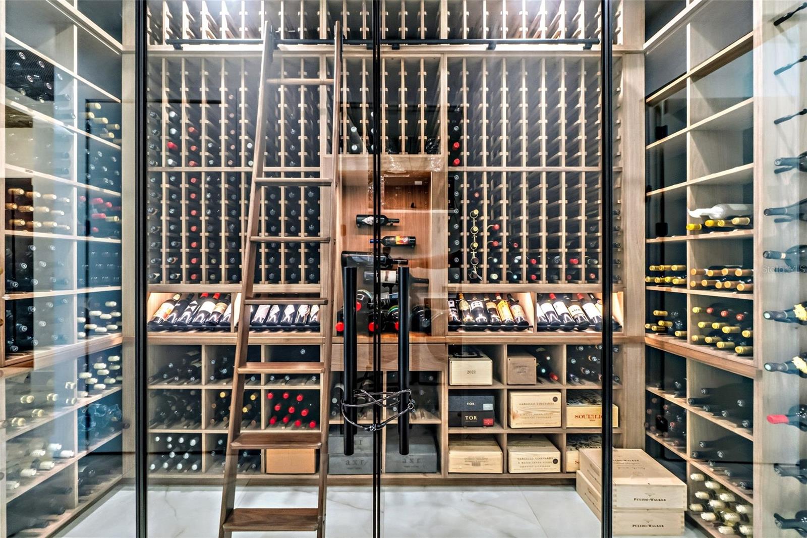 Image 34 of 70 For 33 Palm Avenue 1701