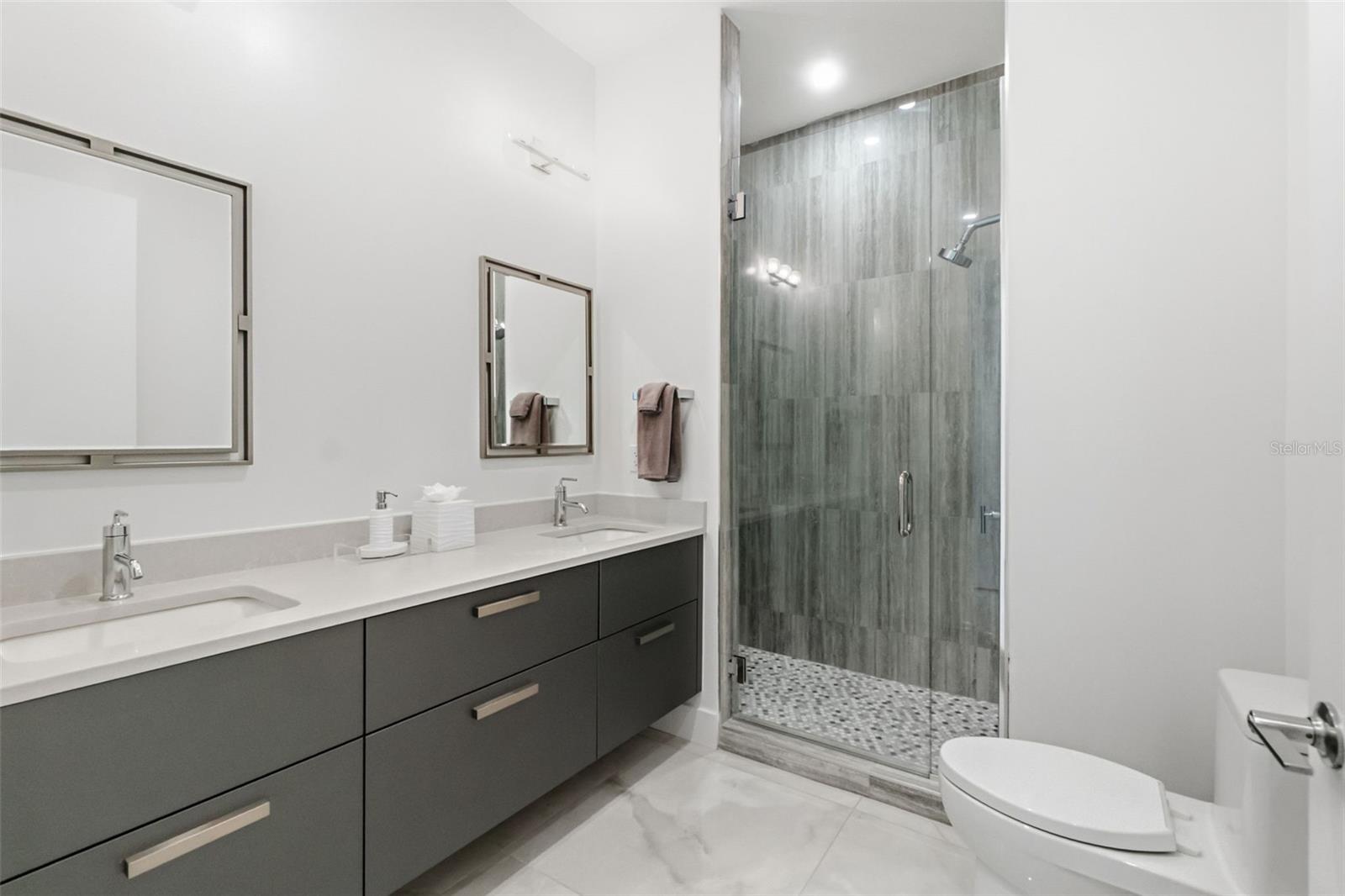 Image 36 of 70 For 33 Palm Avenue 1701