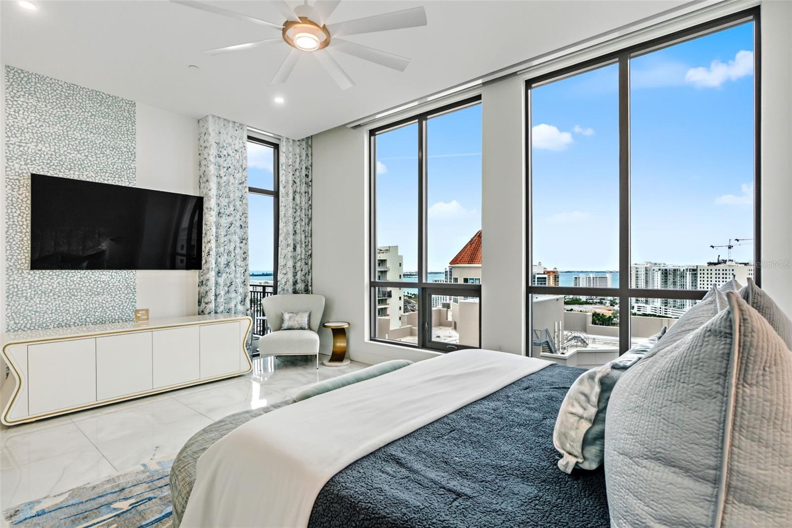 Image 40 of 70 For 33 Palm Avenue 1701