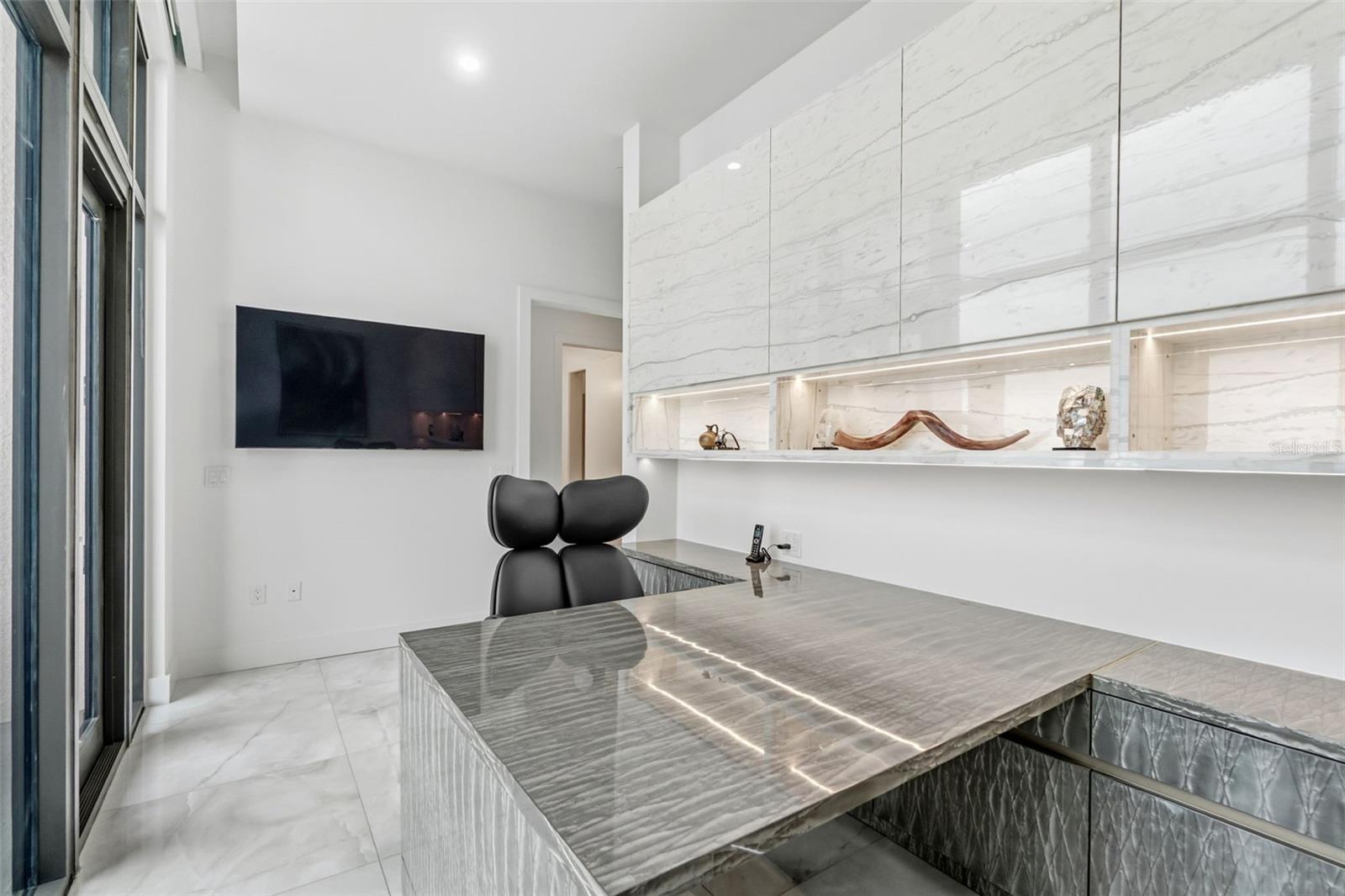 Image 46 of 70 For 33 Palm Avenue 1701