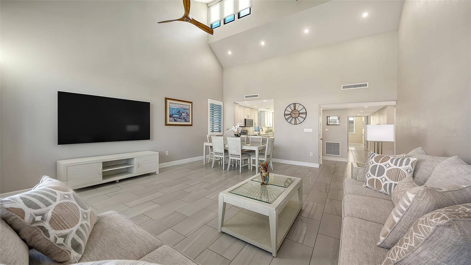 Image 10 of 48 For 6265 Midnight Pass Road 306