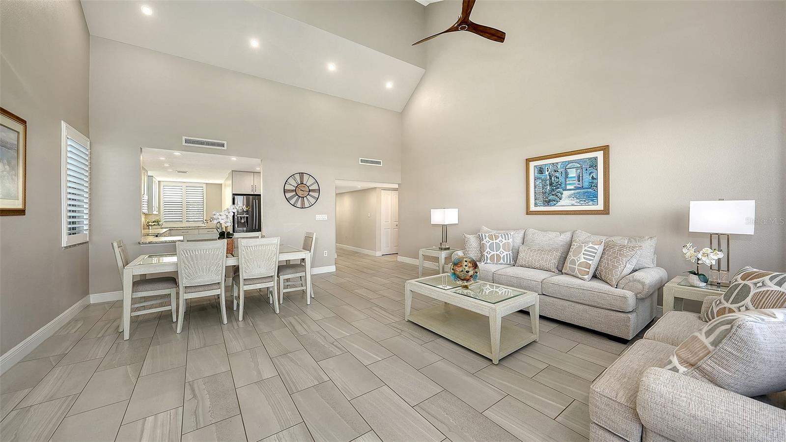 Image 11 of 48 For 6265 Midnight Pass Road 306