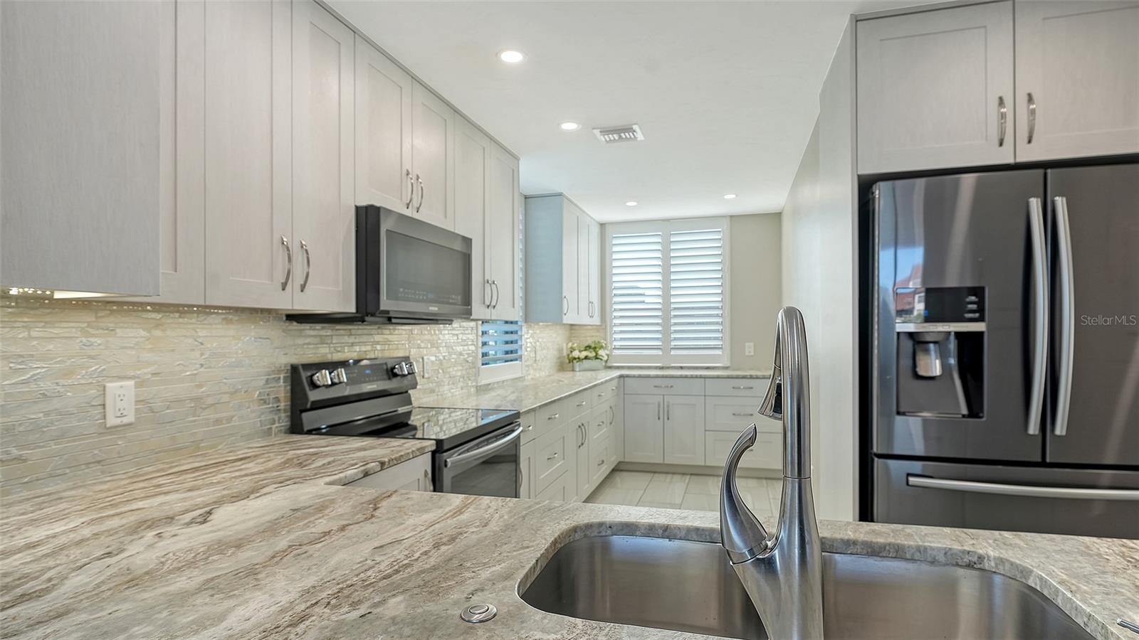 Image 13 of 48 For 6265 Midnight Pass Road 306