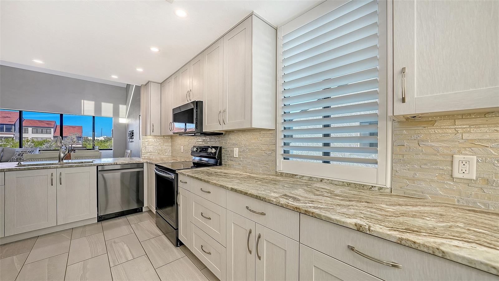 Image 16 of 48 For 6265 Midnight Pass Road 306