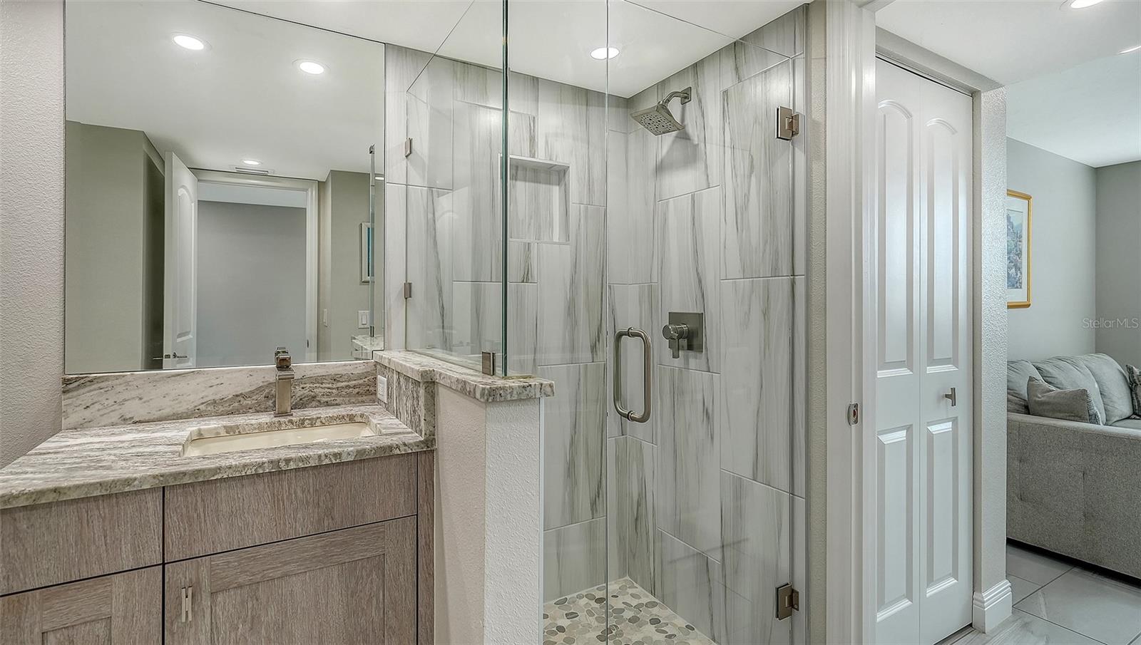 Image 22 of 48 For 6265 Midnight Pass Road 306