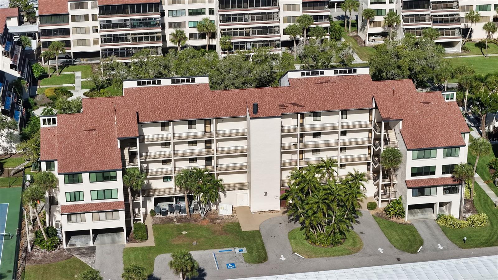 Image 23 of 48 For 6265 Midnight Pass Road 306