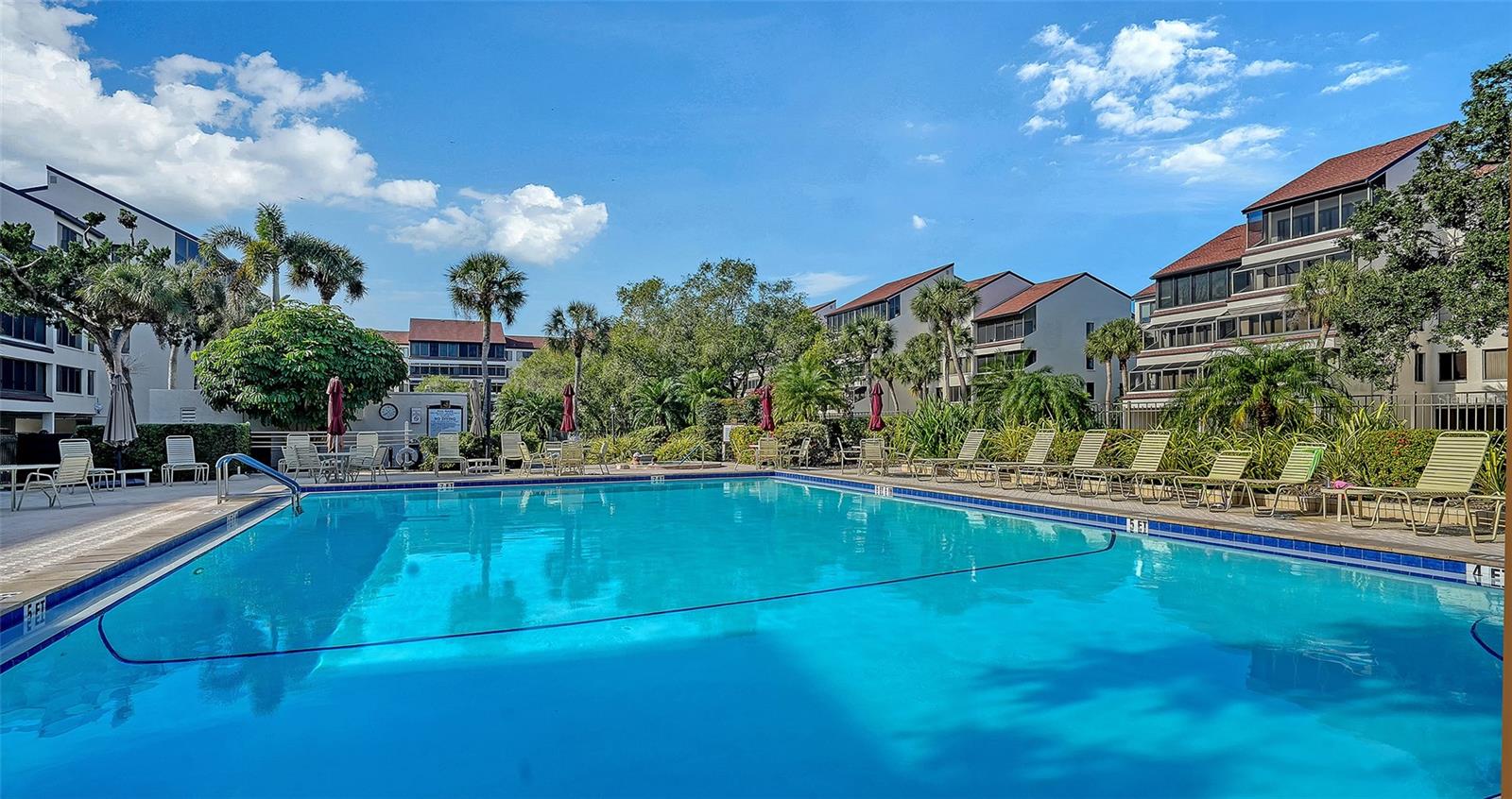 Image 27 of 48 For 6265 Midnight Pass Road 306