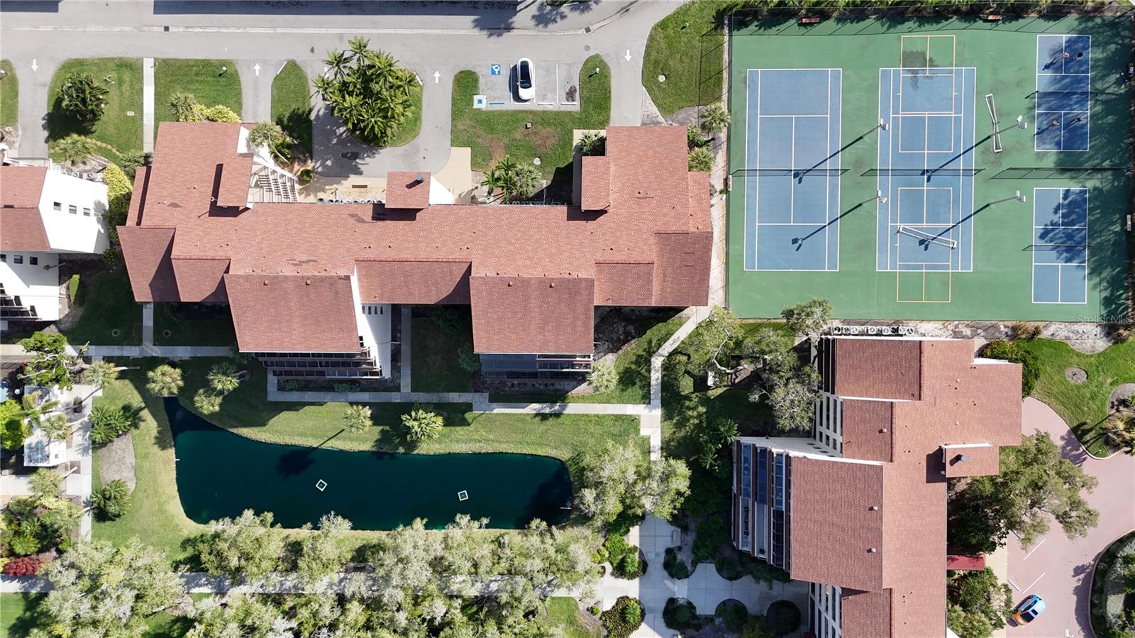 Image 36 of 48 For 6265 Midnight Pass Road 306