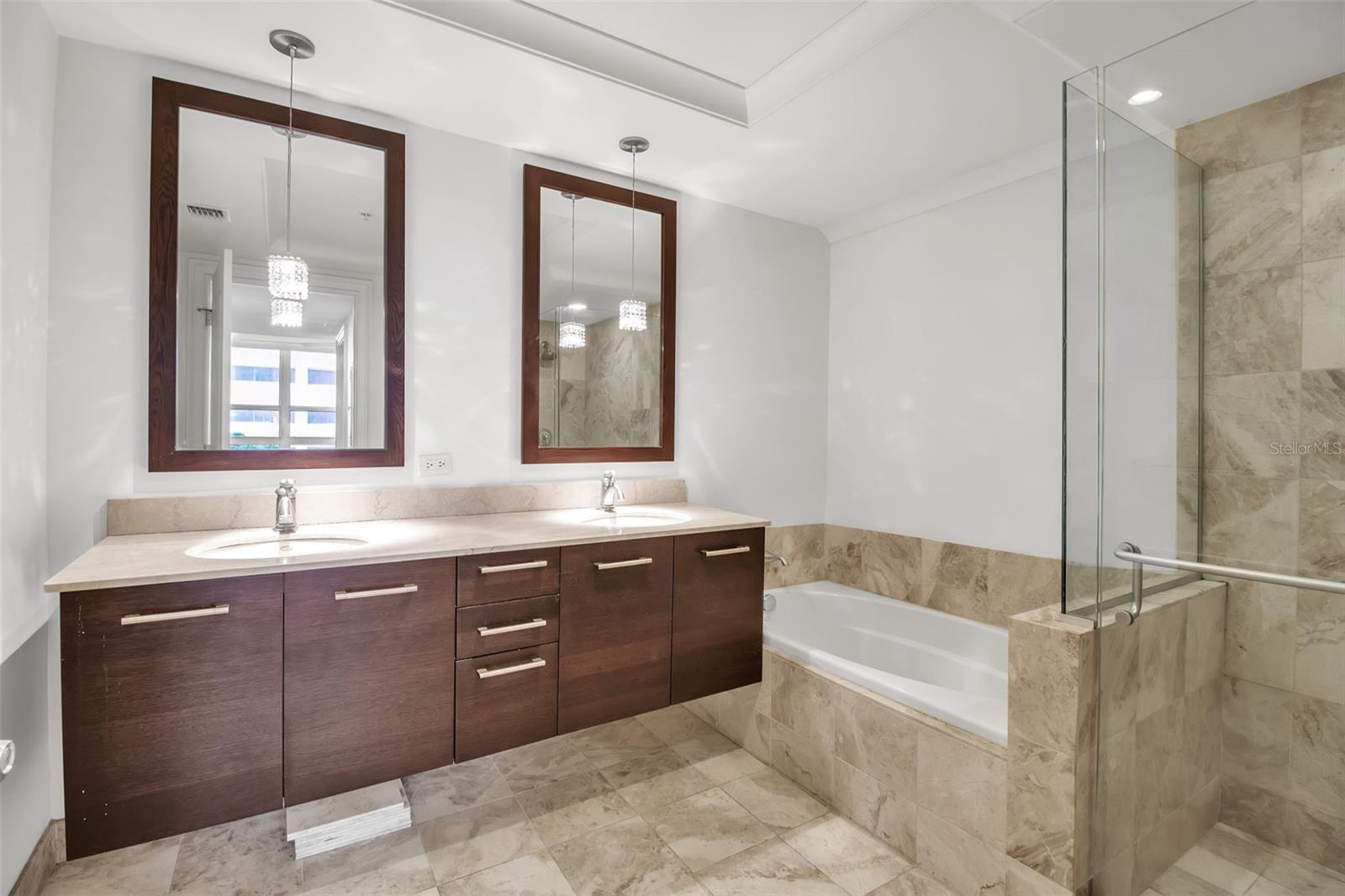 Image 34 of 68 For 1350 Main Street 707