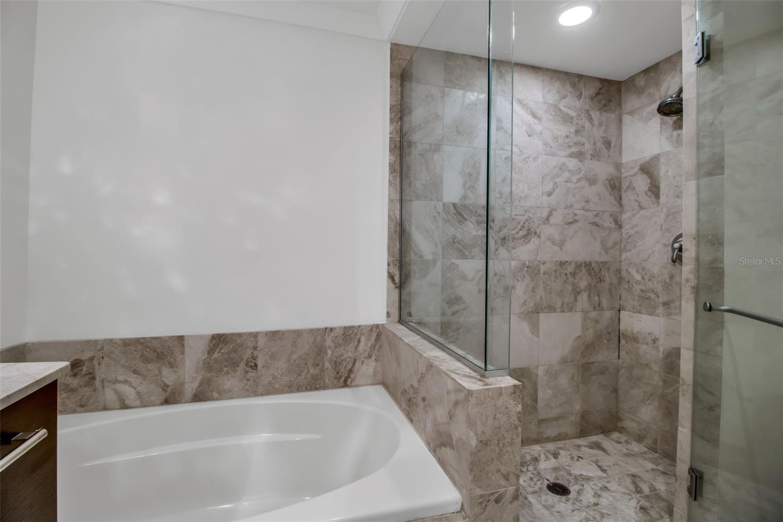 Image 36 of 68 For 1350 Main Street 707