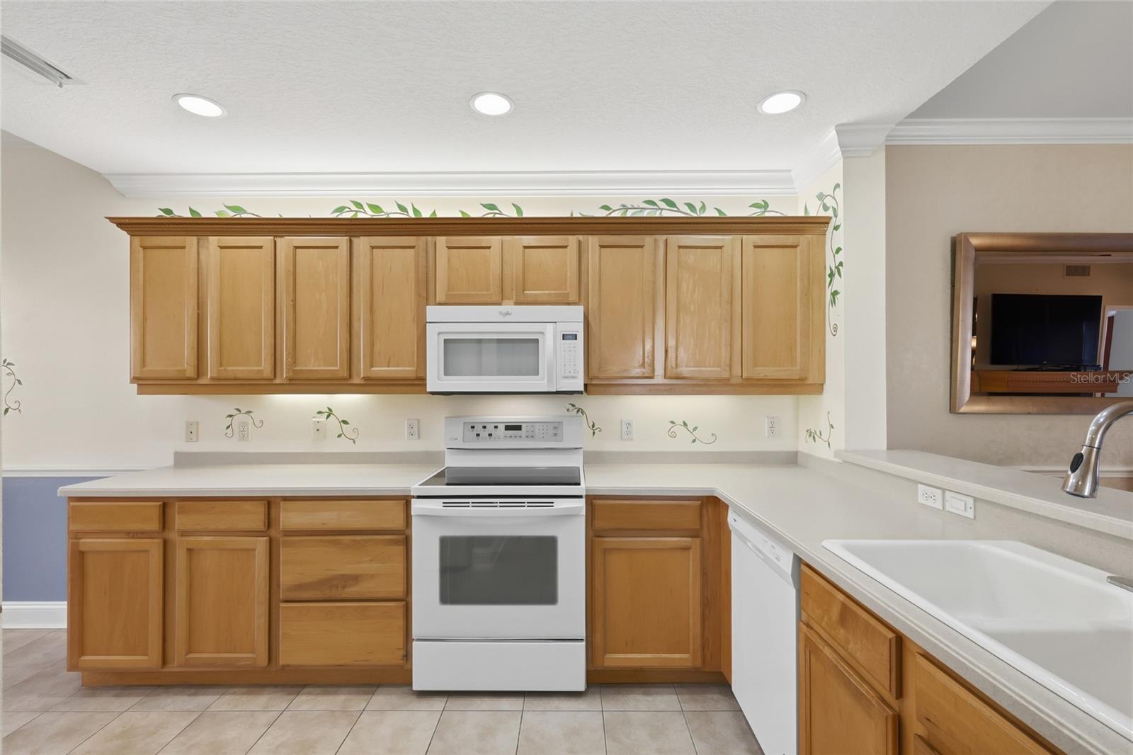 Image 7 of 45 For 8422 Wethersfield Run 104